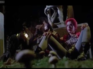 Linnea quigley в повернення з в living, брудна кліп 16