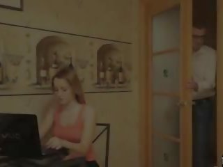 눈을 가리고 러시아의 gf 처벌 용 부정 행위: 무료 더러운 클립 94