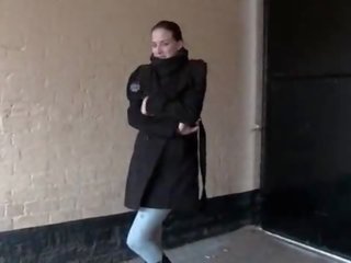 Гаряча для trot sweetheart pisses в легінси і кіно її цицьки в публічний