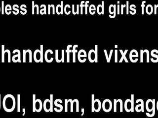 私 感じる そう helpless 同時に 身に着けています これらの handcuffs ジョイ.