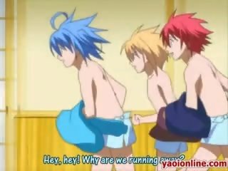 Hentai homosexuální pár hugging každý další v the kaluž