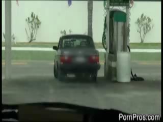 Дівчинки нижня білизна витягнув вниз в публічний