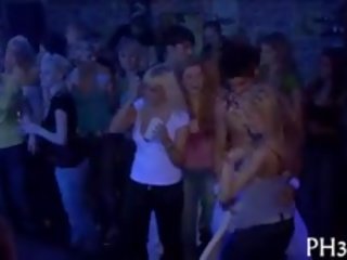 Waiters чукане повлекани
