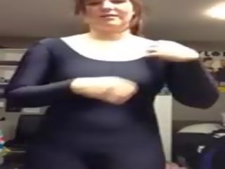 丰满的 女朋友 姿势 在 她的 lycra 斯潘德克斯弹性纤维 猫套装: 性别 视频 dd