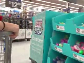 A реальний дивак recording a outstanding ціпонька на walmart -