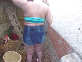 Tart in denim şorty outdoors getting öl clothes: porno 00