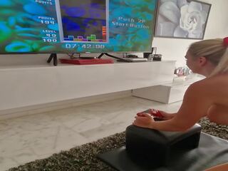 엄마는 내가 엿 싶습니다 시도 에 놀이 tetris 동안 좌석 에 시베리아의 트리플 엑스 영화 기계 하지만 그것 끝 와 몸 흔들리는 오르가슴