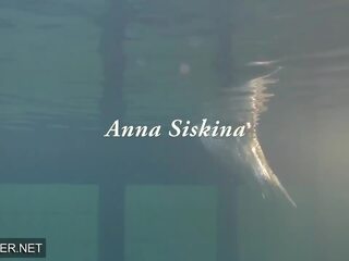 Великий великий step-sister анна siskina з великий цицьки в в плавальний