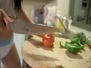 Unreal краставица в тя стегнат путка