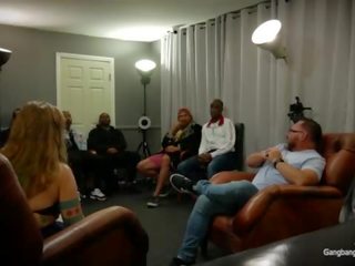 Gangbang creampie - đồng tính nữ mật ong electra decides đến làm một tuyệt đẹp giữa các chủng tộc gangbang&excl; có thể các adolescents xoay cô ấy hơn với của họ kem sữa trong cô ấy pussy&quest;&quest;