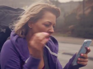 সাদা hitchhiker পেয়ে অনুপ্রবেশ দ্বারা বিশাল cocked ছম্ছমে ব্রস