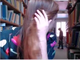英國的 年輕 女 凸輪 在 busy library-watch 滿 電影 上 www.wetcams69.net