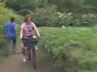 일본의 한창 젊은 masturbated 동안 승마 에이 specially modified 섹스 클립 bike!