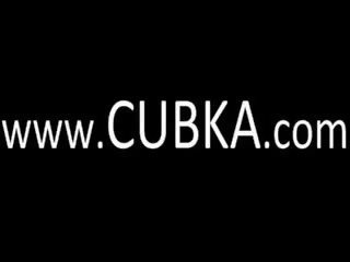 Мега тънък млад женски пол dildoing на на шезлонг