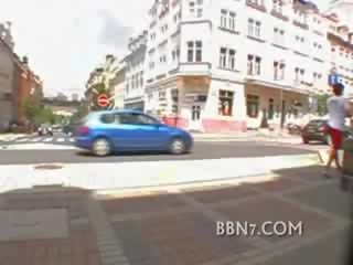 וקצרת שיער בובה בת