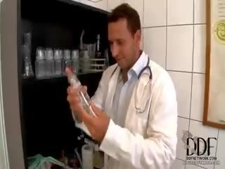 Md nick spanks তার রোগী