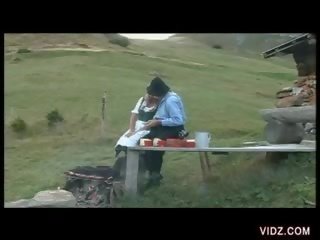 Інший великий barn для дорослих відео поїздка з a лялька пара