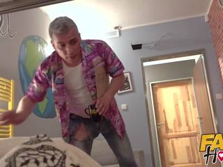 Підробка hostel природний цицьки білявка accidentally впорскує на